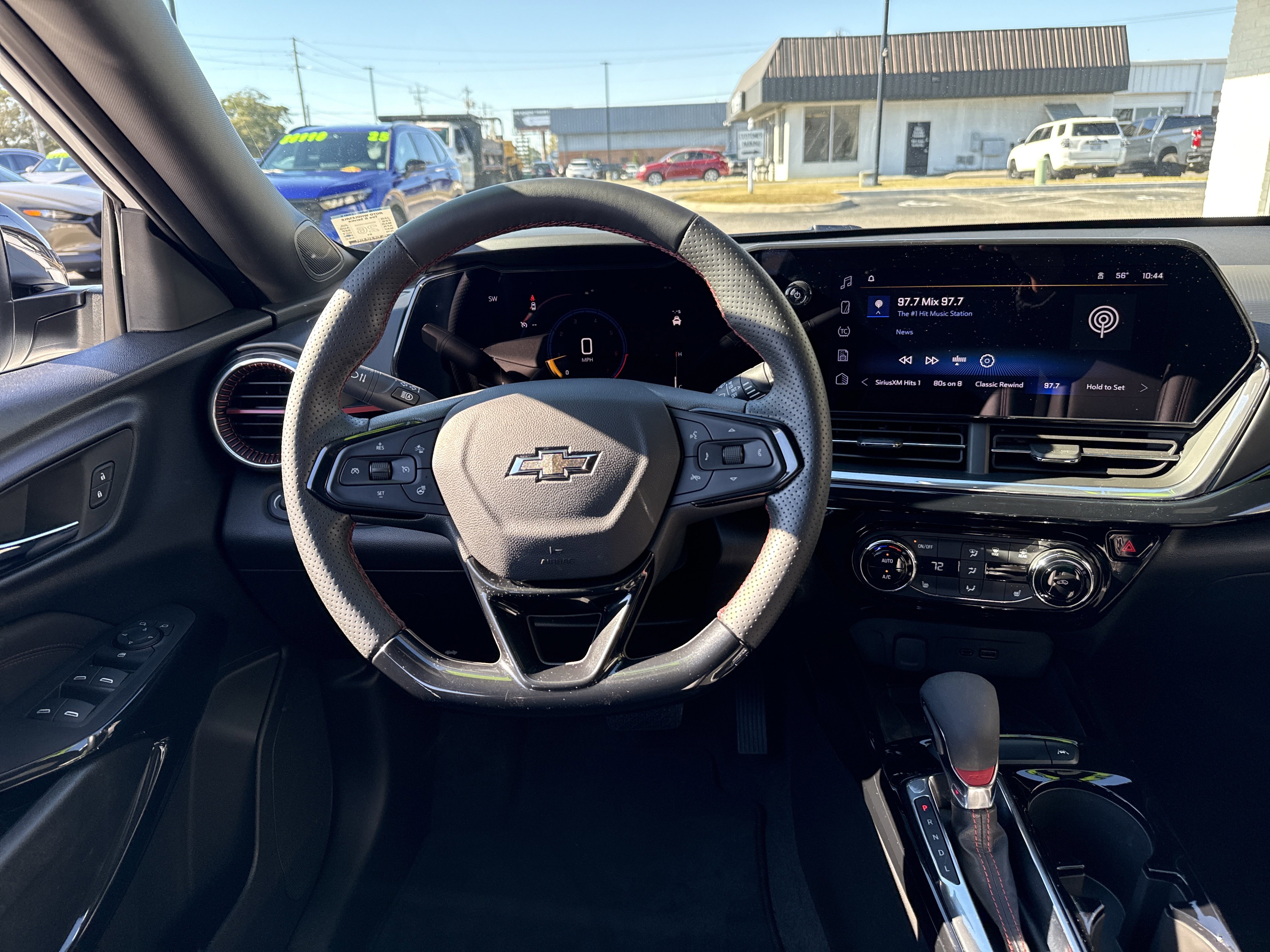 Used 2025 Chevrolet Trax RS w/ Sunroof Package image 14