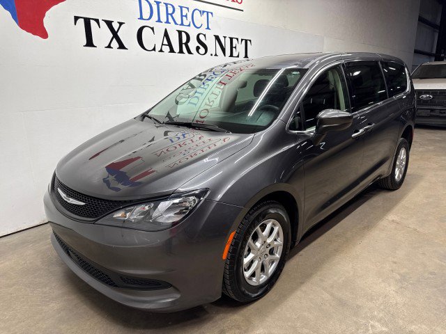 Used 2023 Chrysler Voyager LX image 12
