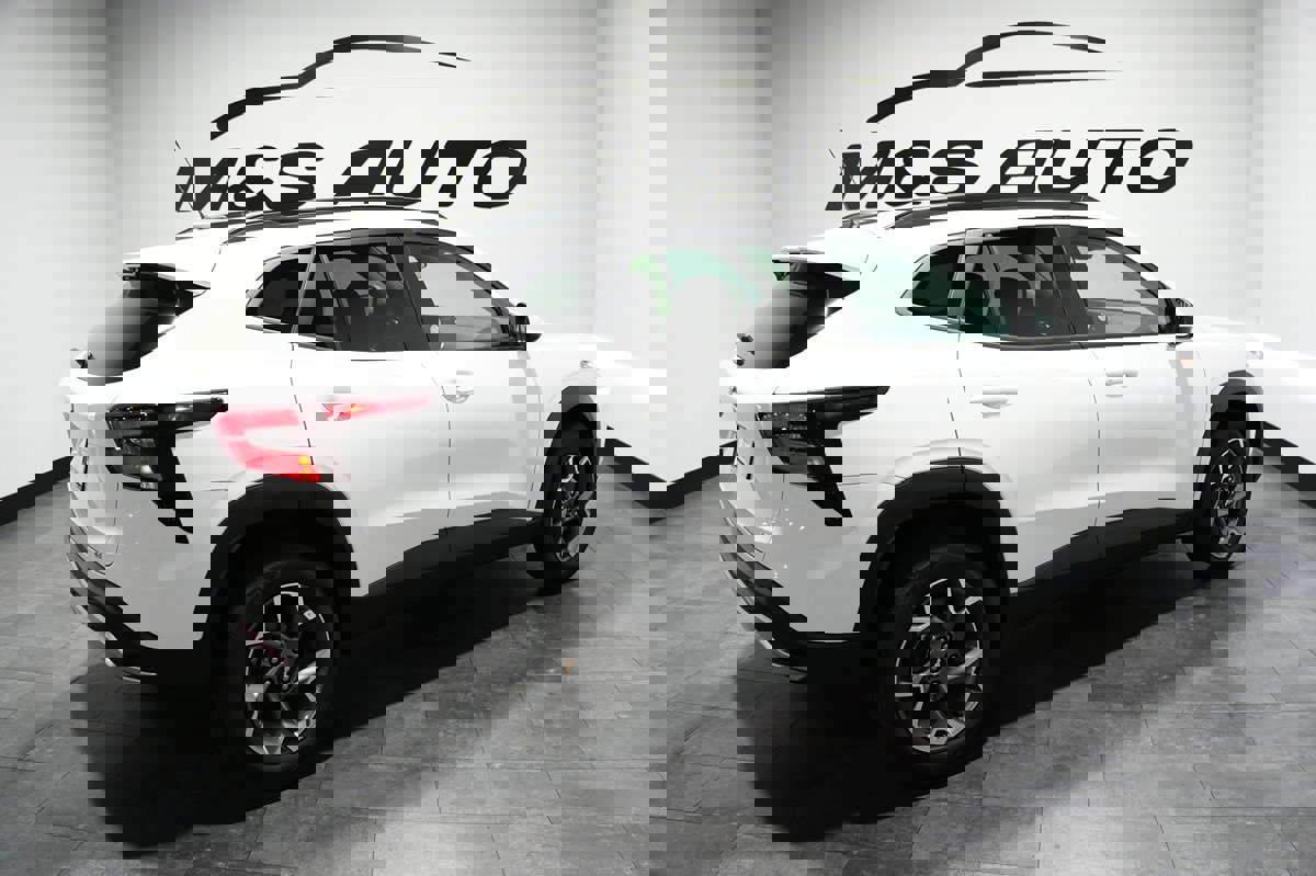 Used 2025 Chevrolet Trax LT w/ LT Convenience Package FWD image 9