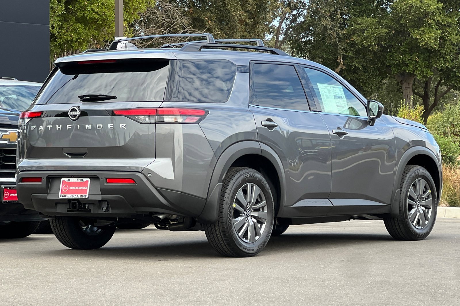 New 2025 Nissan Pathfinder SV w/ SV Premium Package image 4
