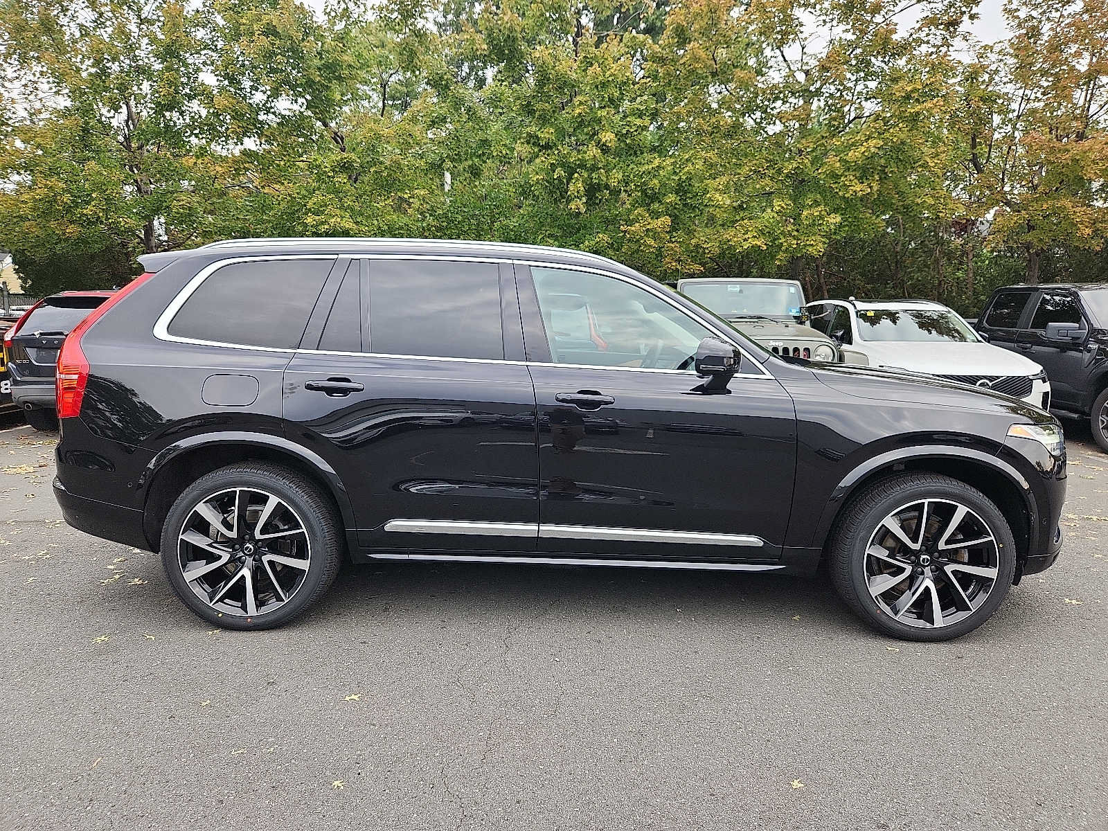 Certified 2024 Volvo XC90 B6 Plus w/ Protection Package Premier AWD/4WD image 7