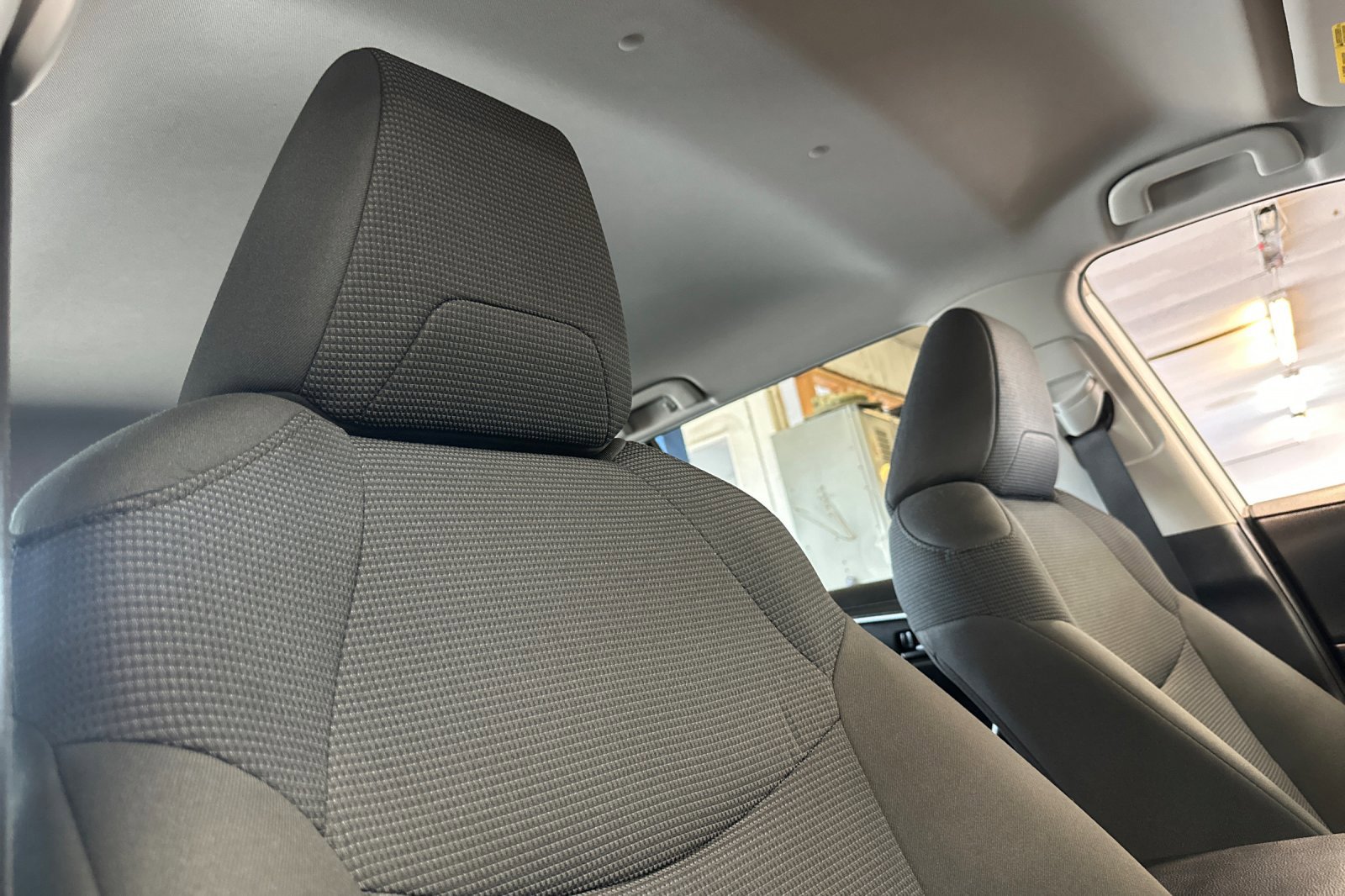 Used 2021 Toyota RAV4 LE AWD/4WD image 17