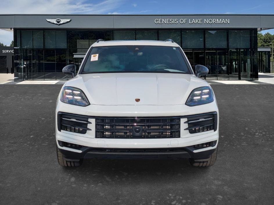Used 2024 Porsche Cayenne AWD/4WD image 2