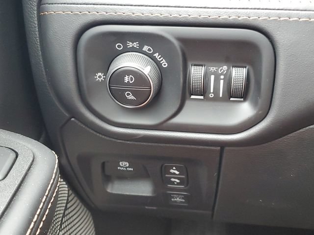 New 2026 RAM 1500 Tungsten w/ Trailer Tow Group AWD/4WD image 19
