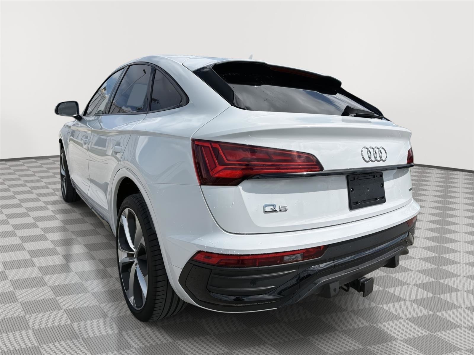 Used 2023 Audi Q5 2.0T Premium Plus w/ Premium Plus Package image 3