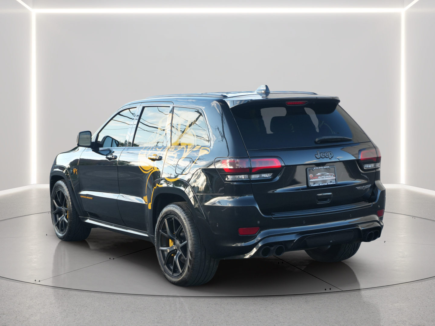 Used 2018 Jeep Grand Cherokee Trackhawk AWD/4WD image 3