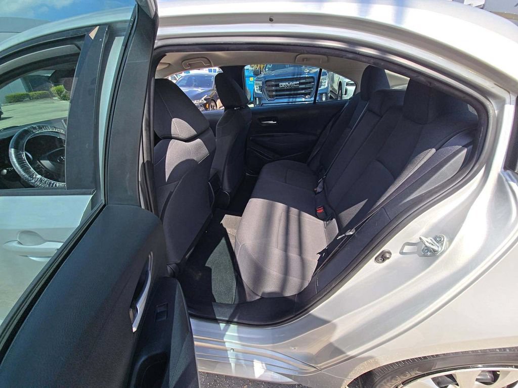 Used 2021 Toyota Corolla LE FWD image 6