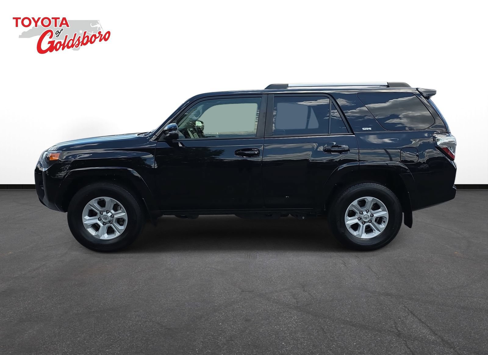 Used 2024 Toyota 4Runner SR5 Premium w/ Moonroof Package RWD image 8