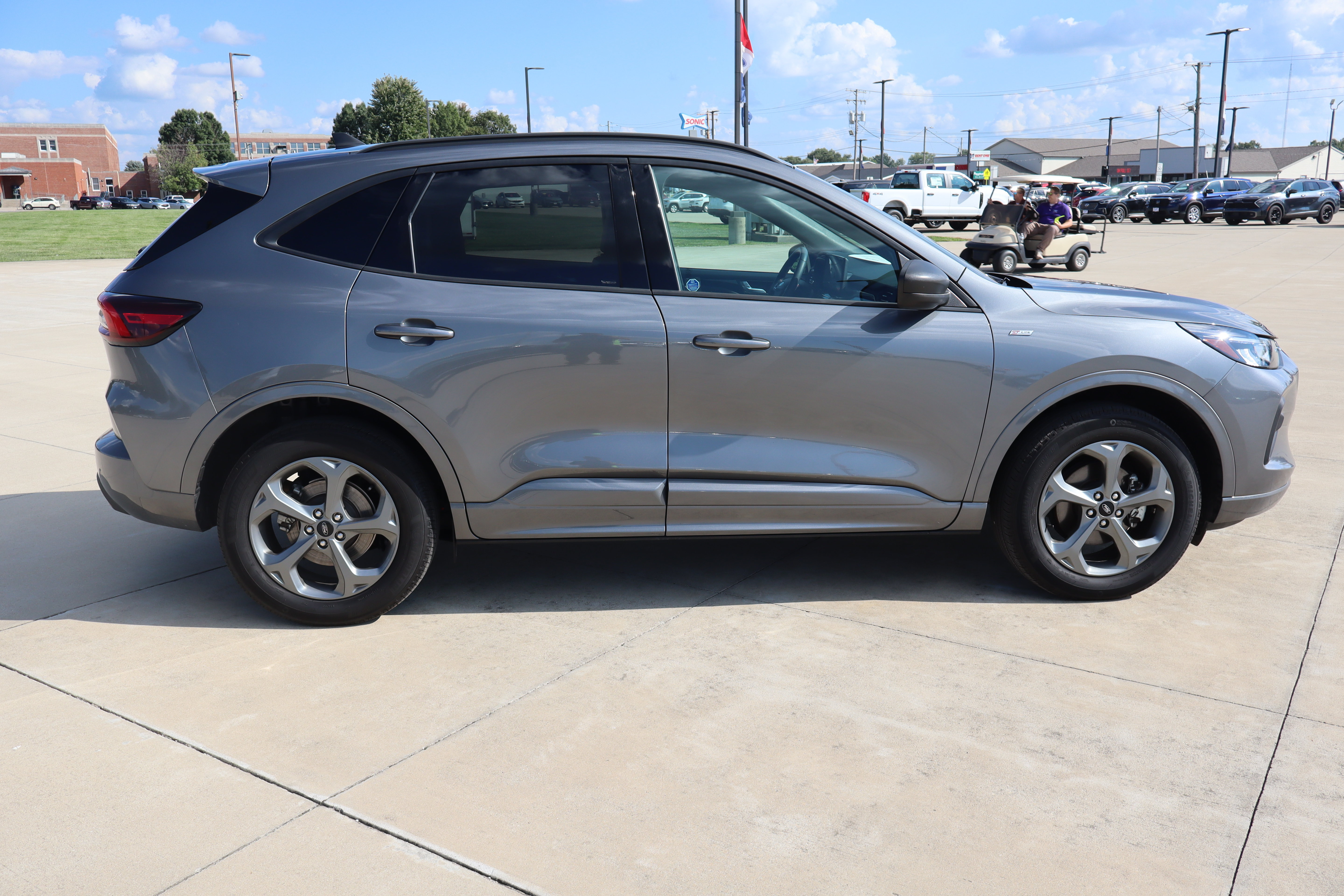 Used 2024 Ford Escape ST-Line w/ Tech Pack #1 AWD/4WD image 4