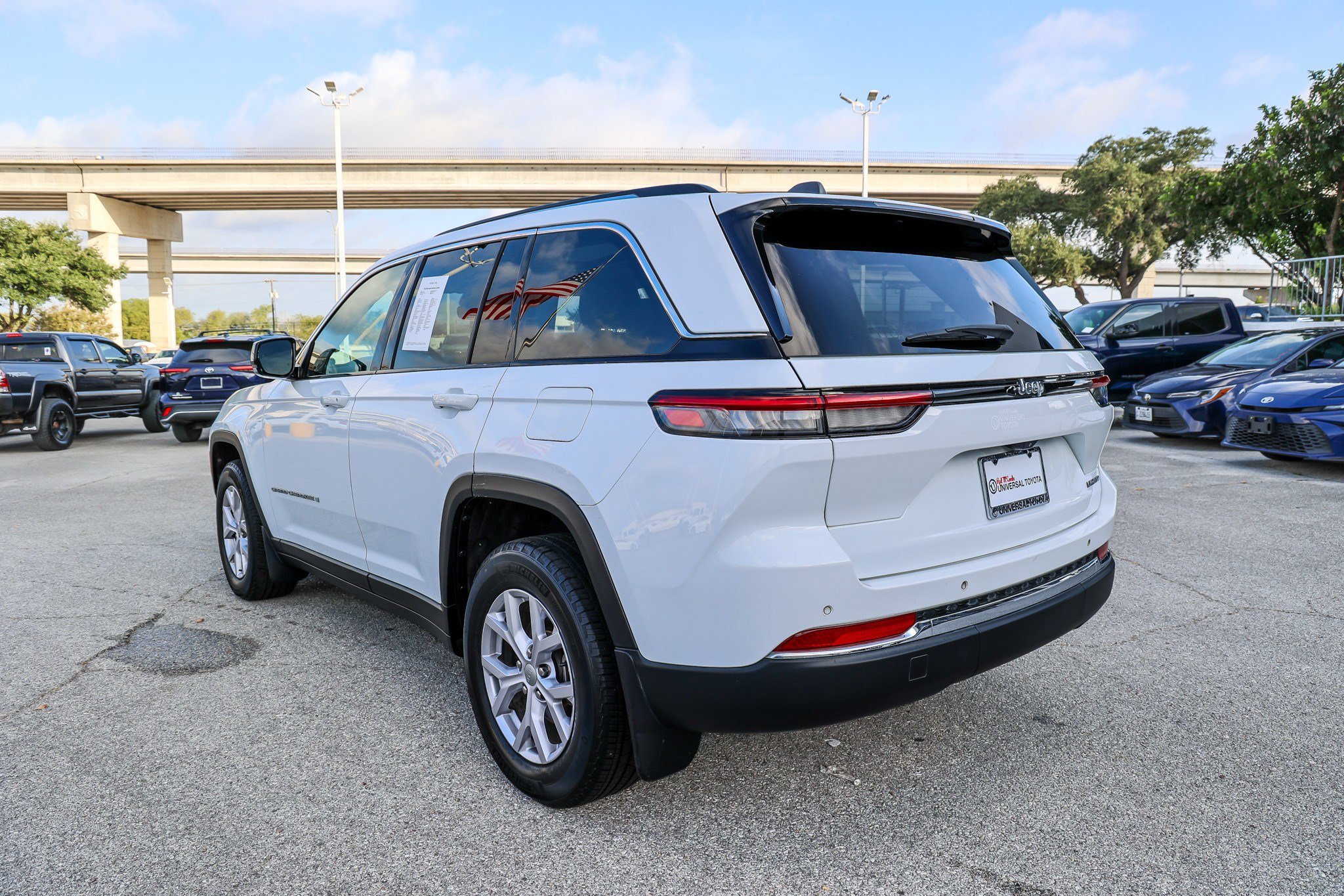 Used 2022 Jeep Grand Cherokee Limited w/ MOPAR Finishing Package RWD image 9