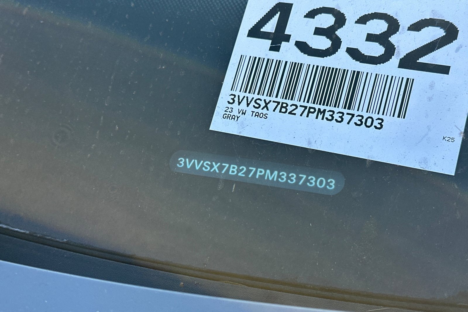 Used 2023 Volkswagen Taos SE w/ Black Wheel Package image 4