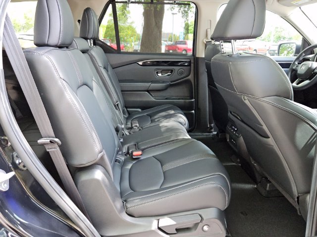 Used 2025 Honda Pilot Touring image 14