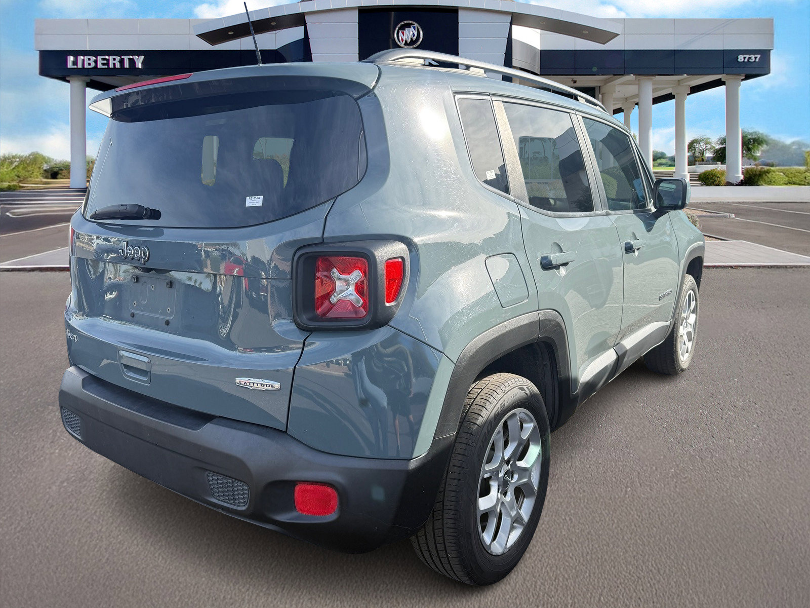 Used 2018 Jeep Renegade Latitude image 2