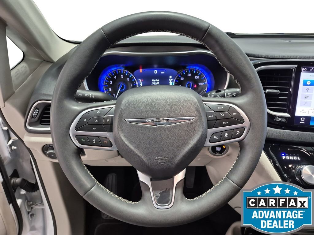 Used 2024 Chrysler Pacifica Touring-L image 25