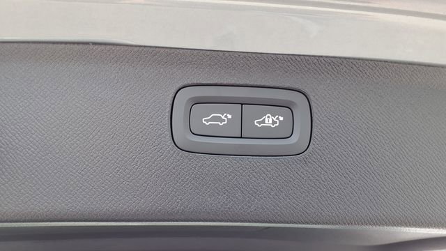 New 2026 Volvo XC90 B6 Plus w/ Protection Package Premier image 12