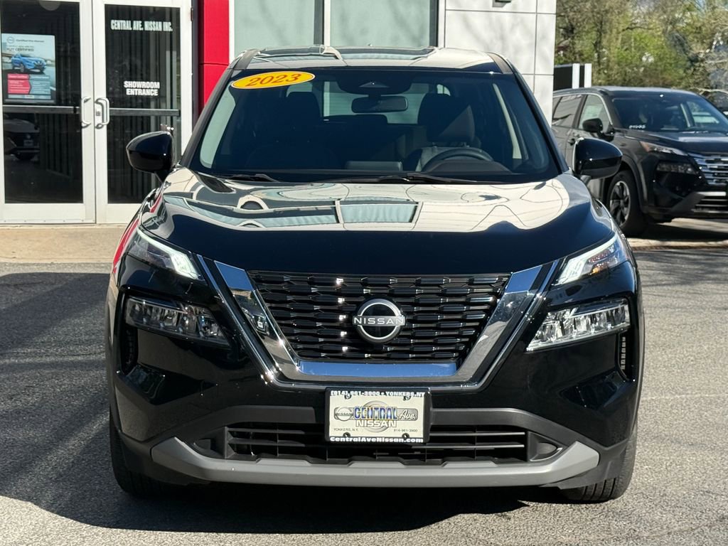 Used 2023 Nissan Rogue SV AWD/4WD image 2