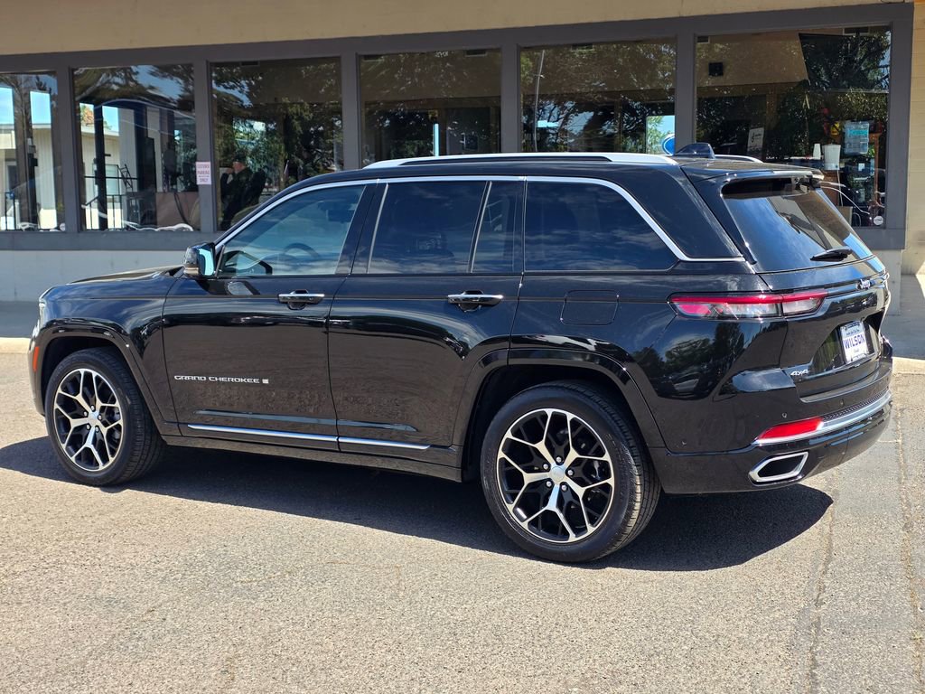 Used 2023 Jeep Grand Cherokee Summit AWD/4WD image 2