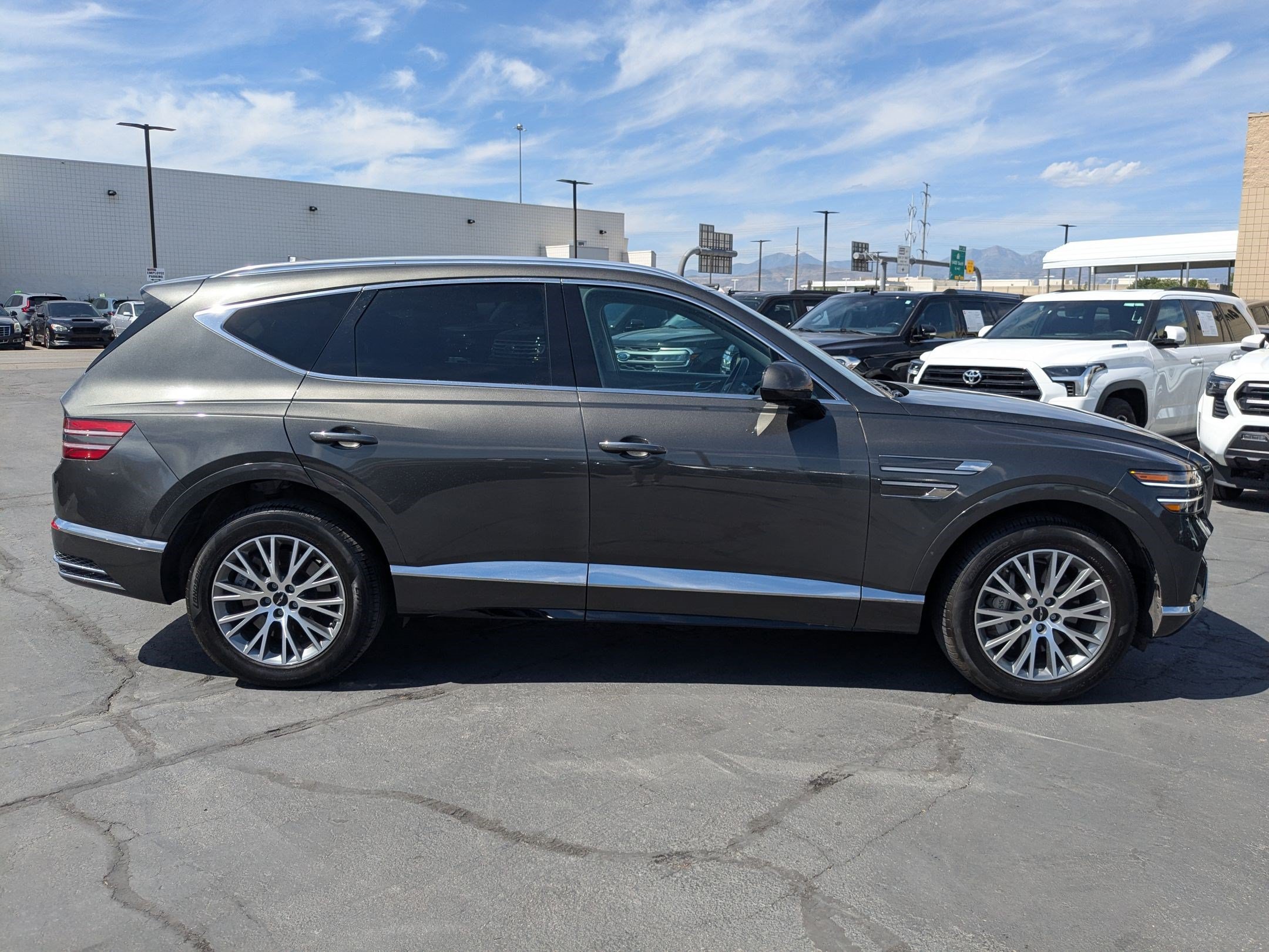 Used 2025 Genesis GV80 2.5T Standard AWD/4WD image 2