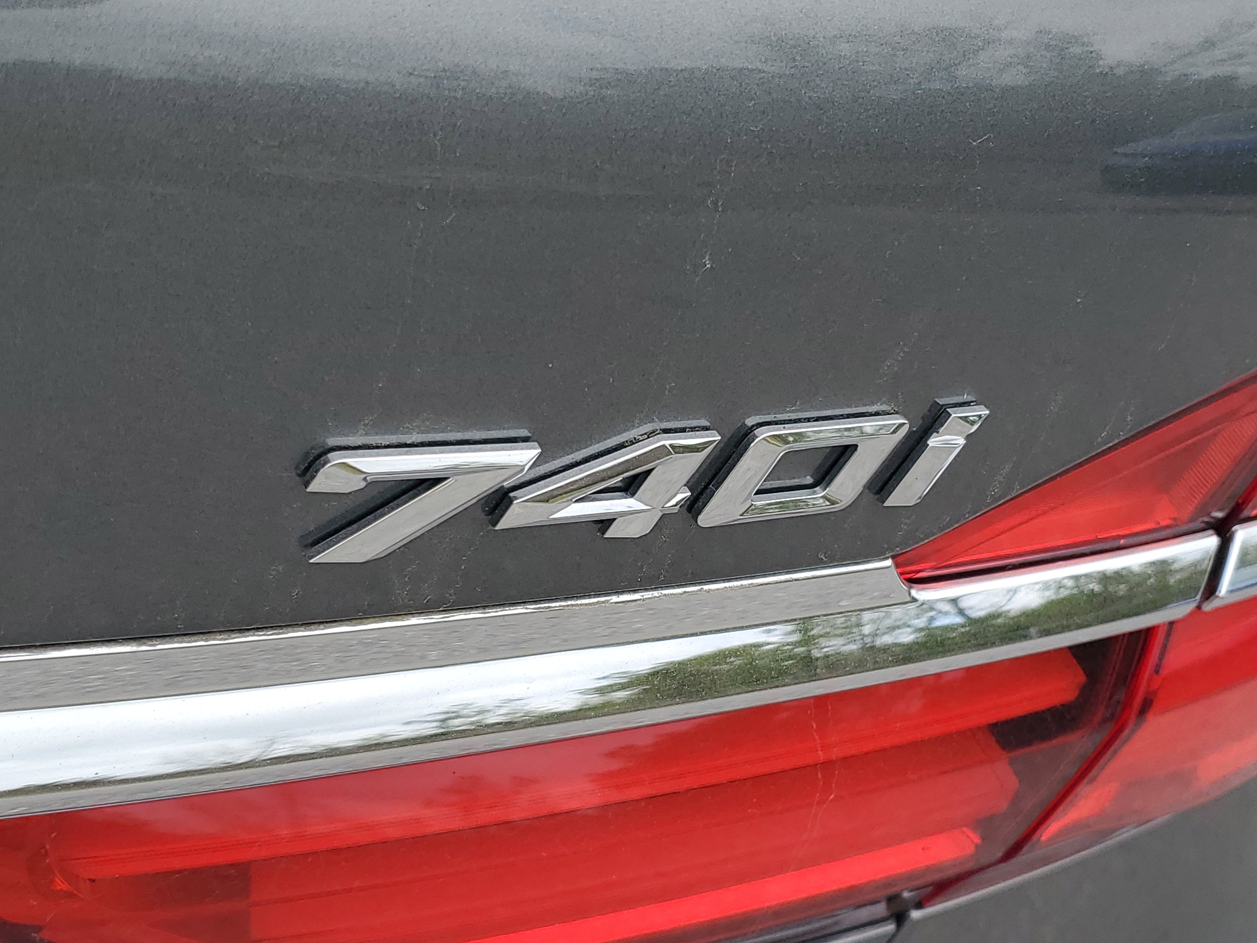 Used 2018 BMW 740i image 10