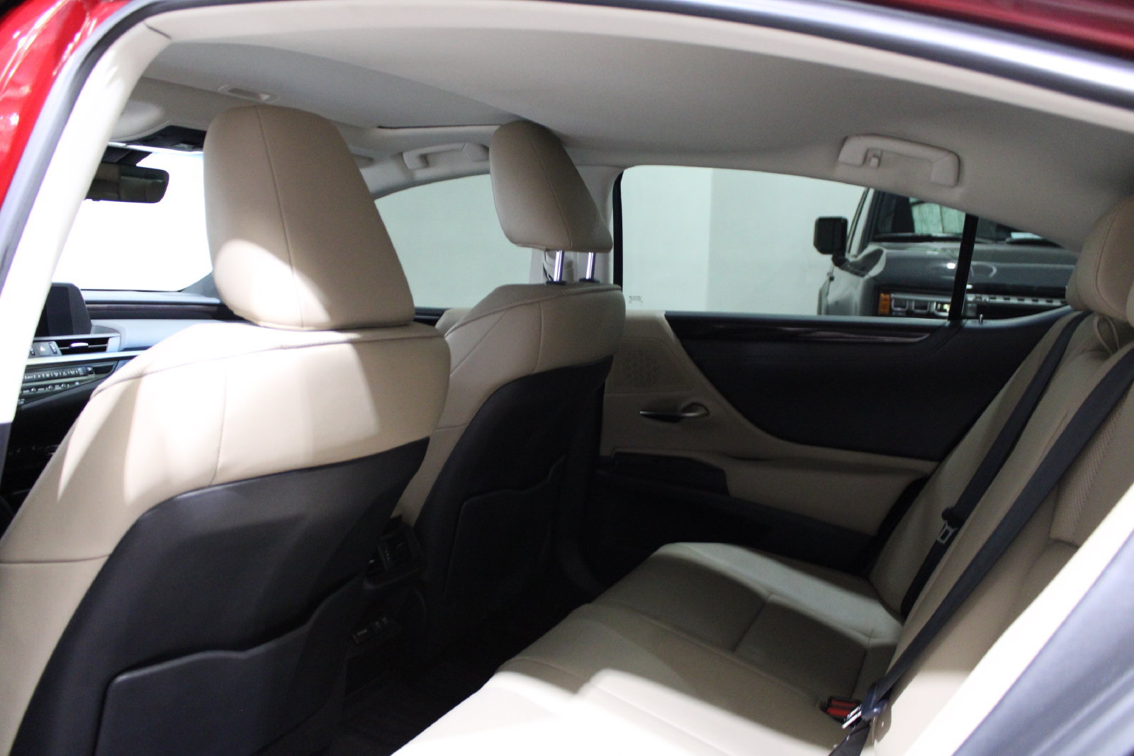 Used 2020 Lexus ES 300h w/ Premium Package FWD image 17