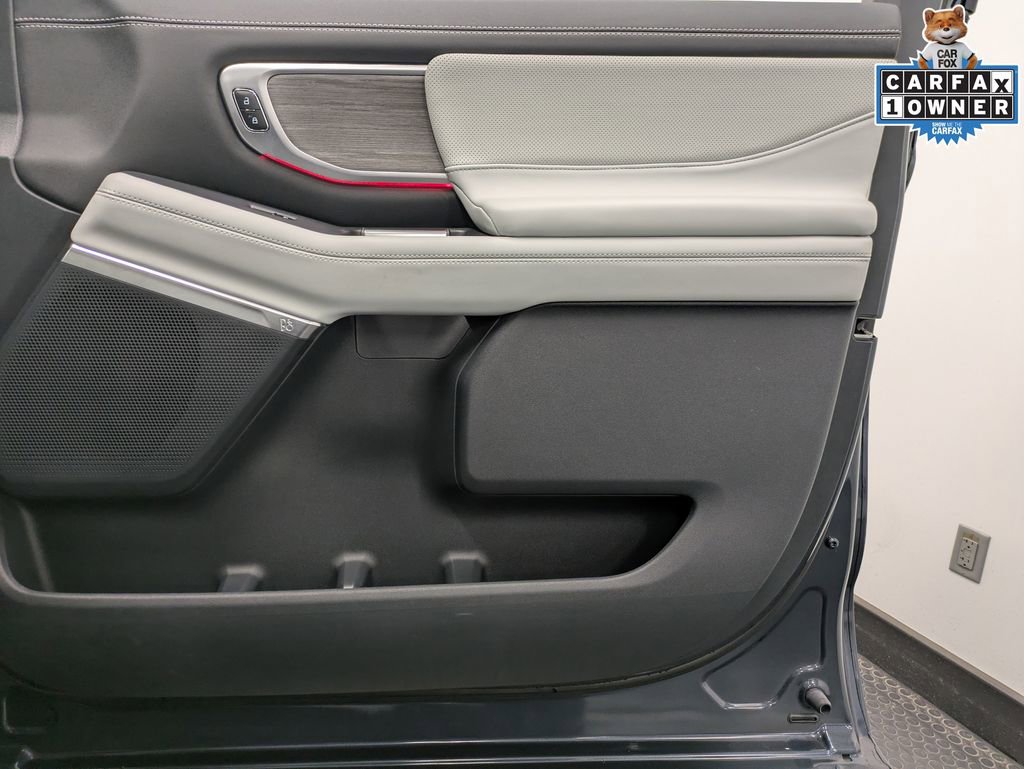 Used 2025 Ford Expedition Platinum w/ Platinum Ultimate Package image 28