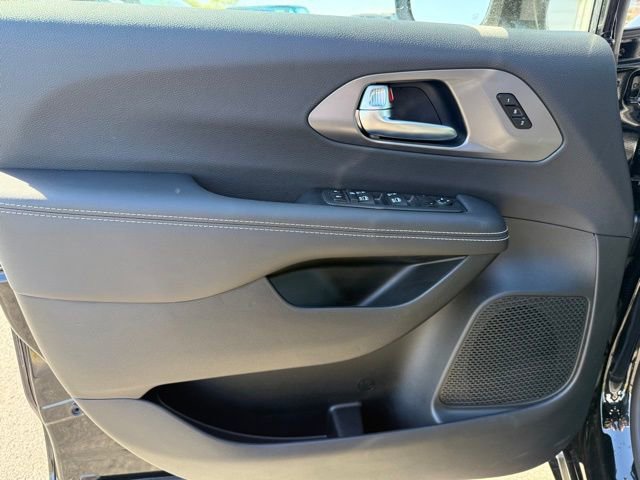 New 2026 Chrysler Pacifica Select image 10
