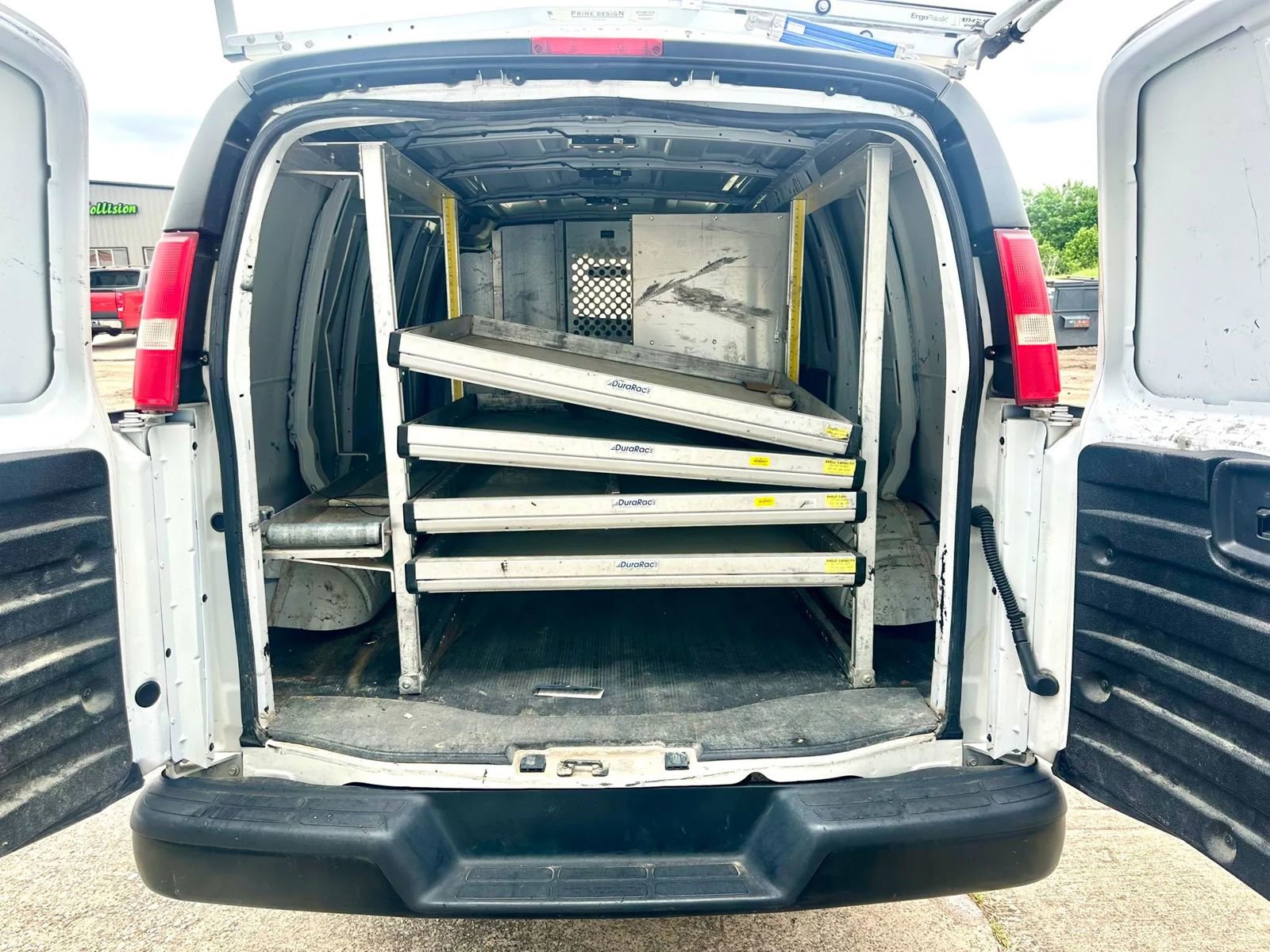 Used 2017 Chevrolet Express 2500 RWD image 23