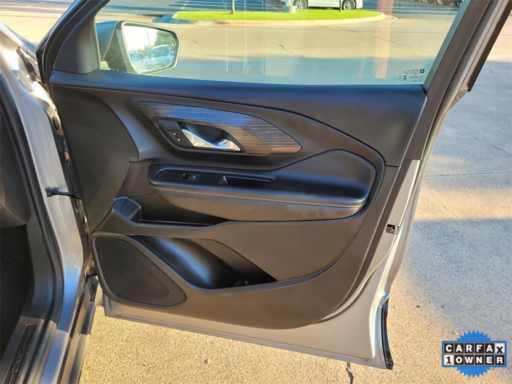 Used 2024 GMC Terrain SLT image 10