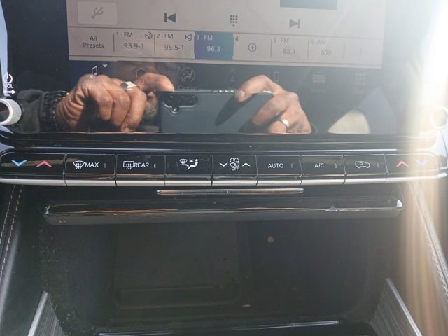 Used 2023 Jeep Wagoneer Series III w/ Premium Group I image 27