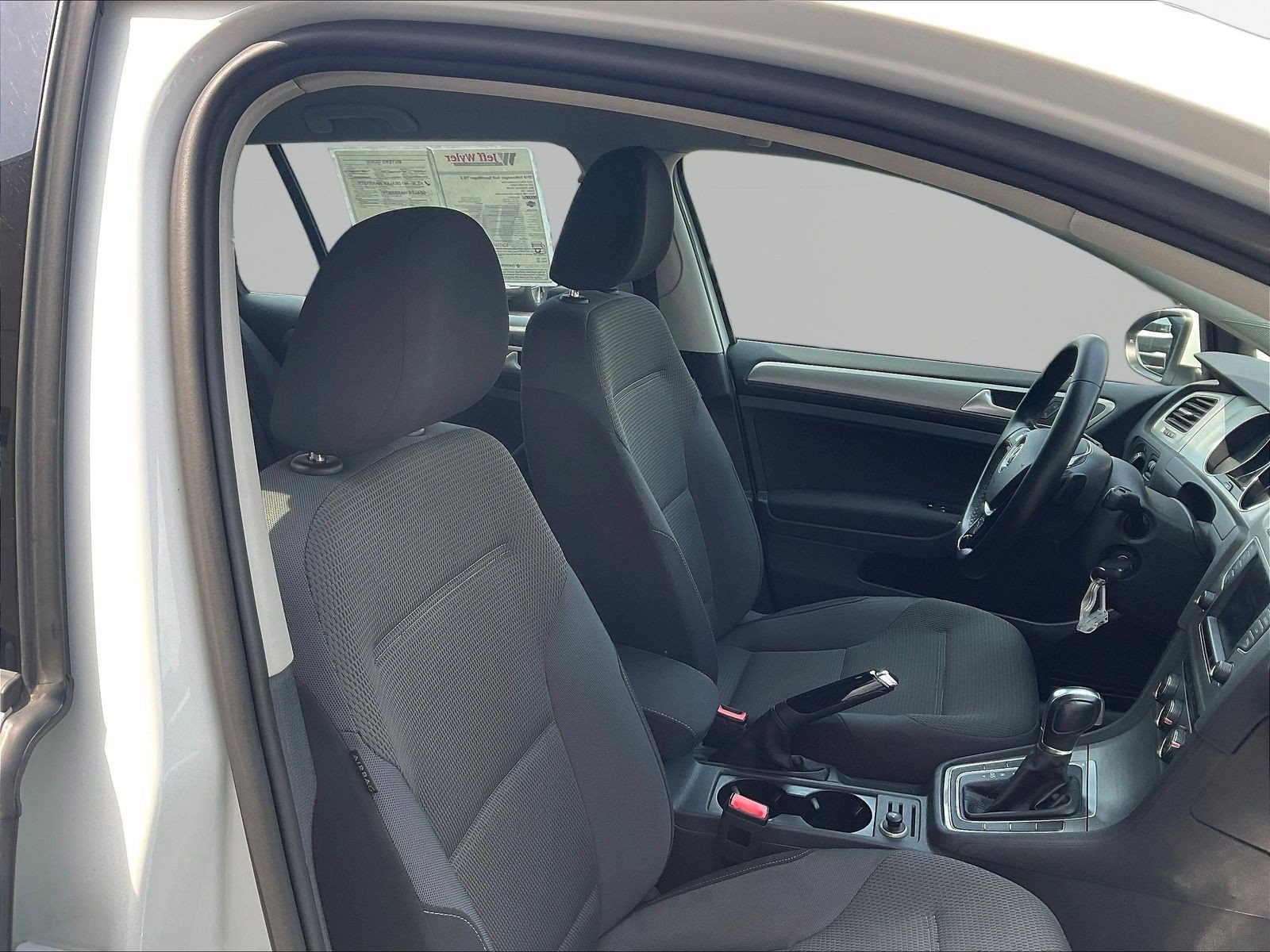Used 2016 Volkswagen Golf S FWD image 28