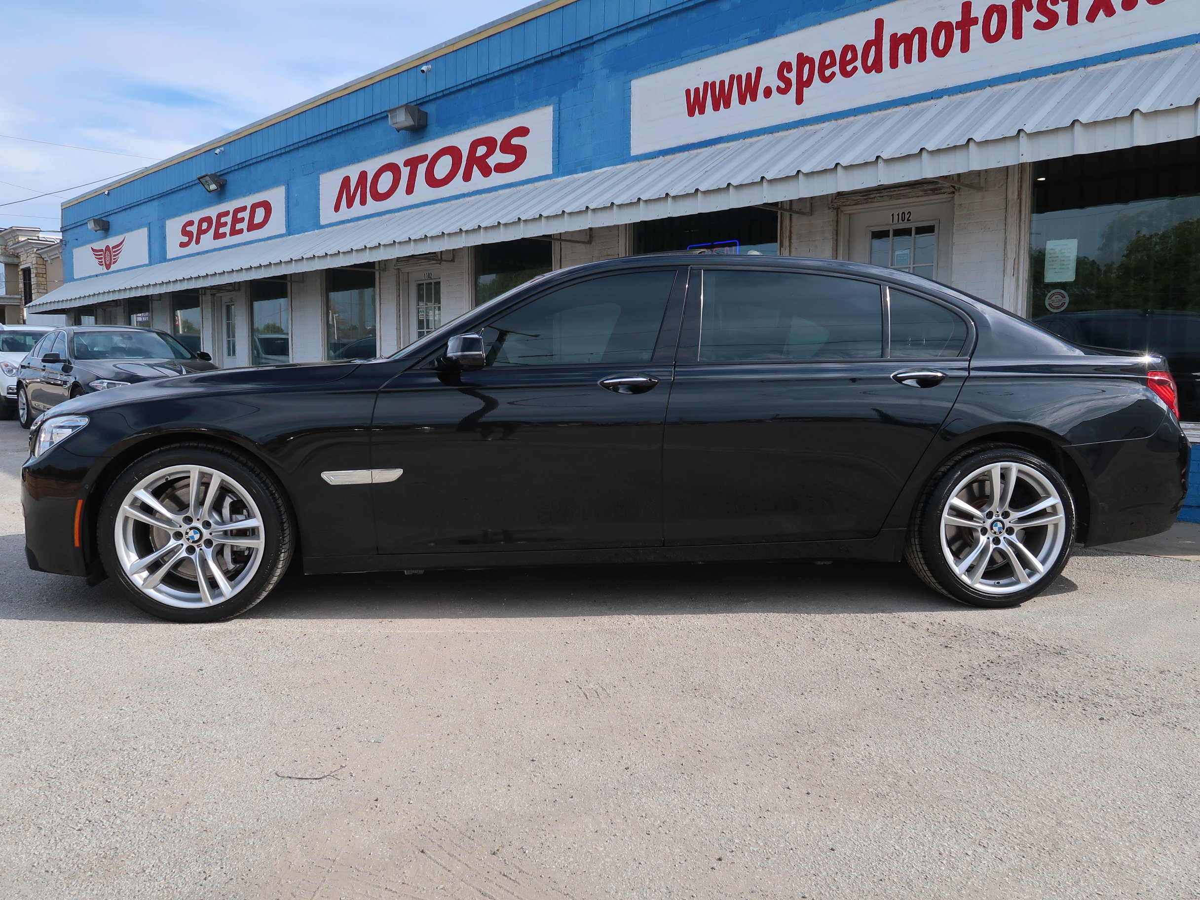 Used 2015 BMW 750Li image 3