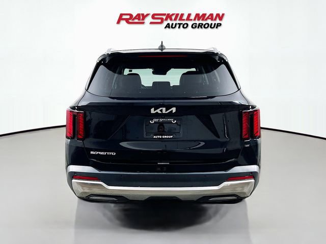 Used 2024 Kia Sorento S image 6