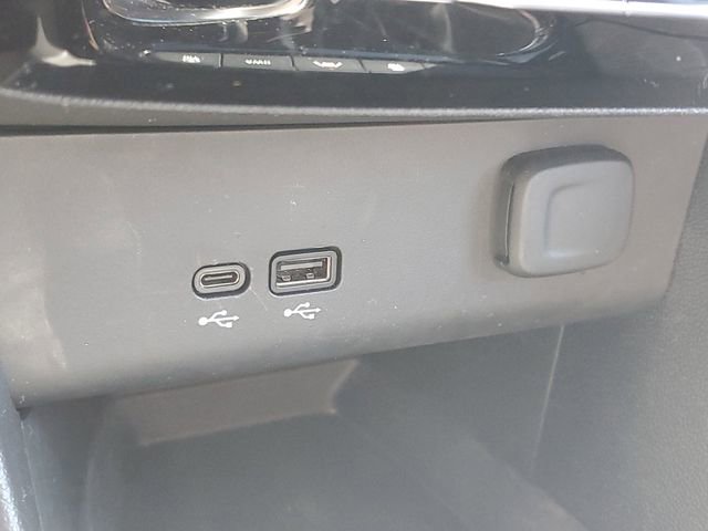 Certified 2025 Buick Encore GX Avenir w/ Avenir Convenience Package image 17