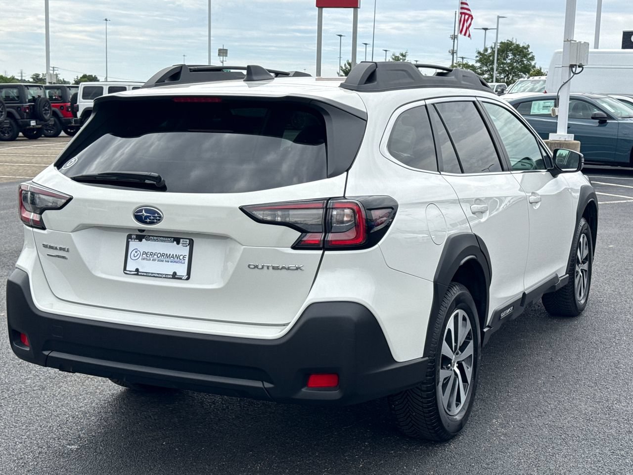 Used 2024 Subaru Outback Premium AWD/4WD image 3