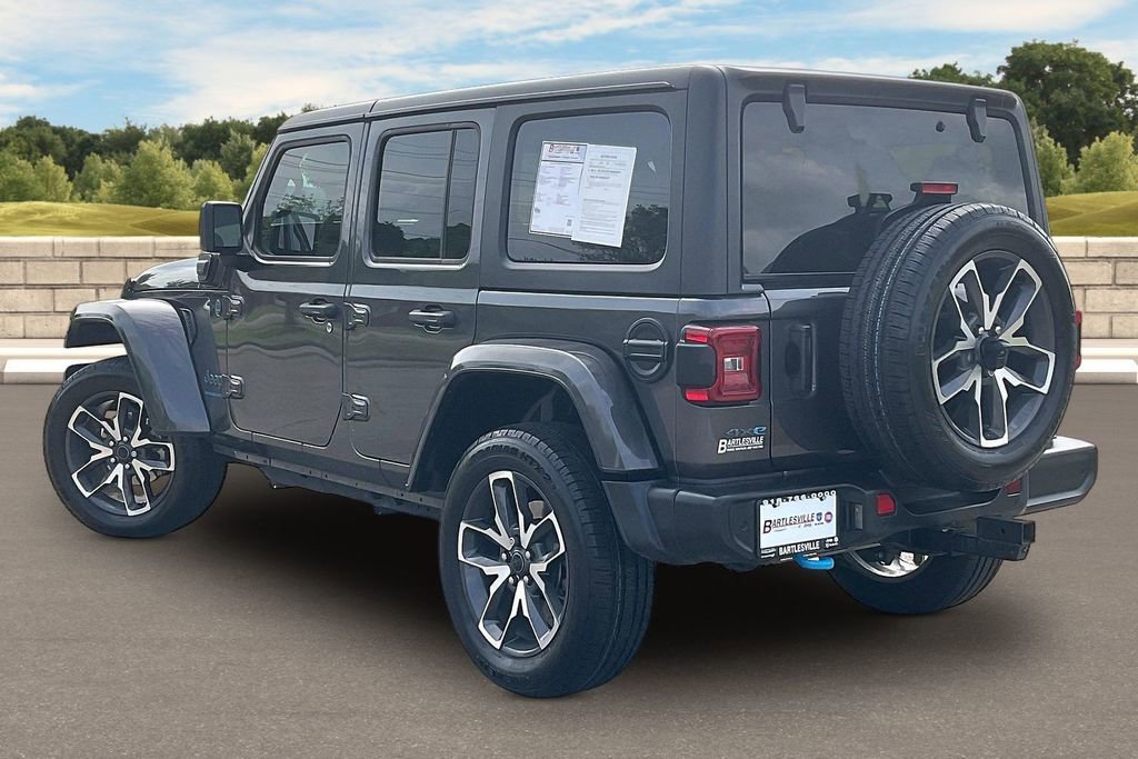 Used 2024 Jeep Wrangler Unlimited w/ Convenience Group AWD/4WD image 11