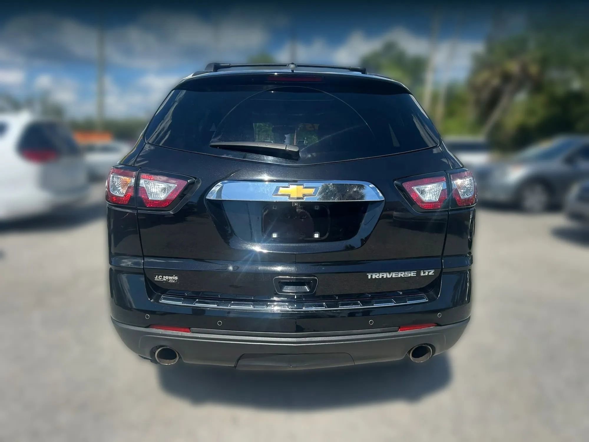 Used 2016 Chevrolet Traverse LTZ FWD image 4