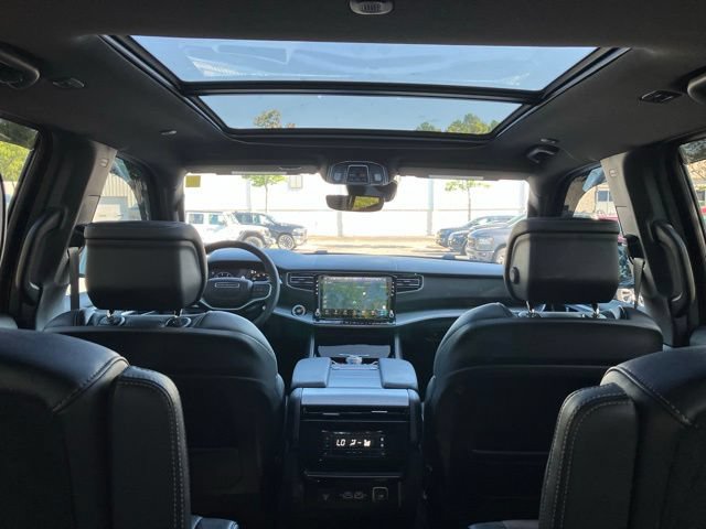 Used 2026 Jeep Grand Wagoneer Limited AWD/4WD image 24