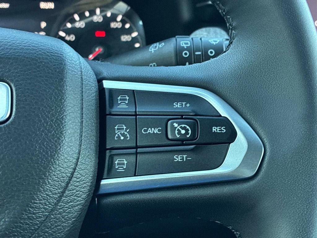 Certified 2023 Jeep Compass Latitude AWD/4WD image 25
