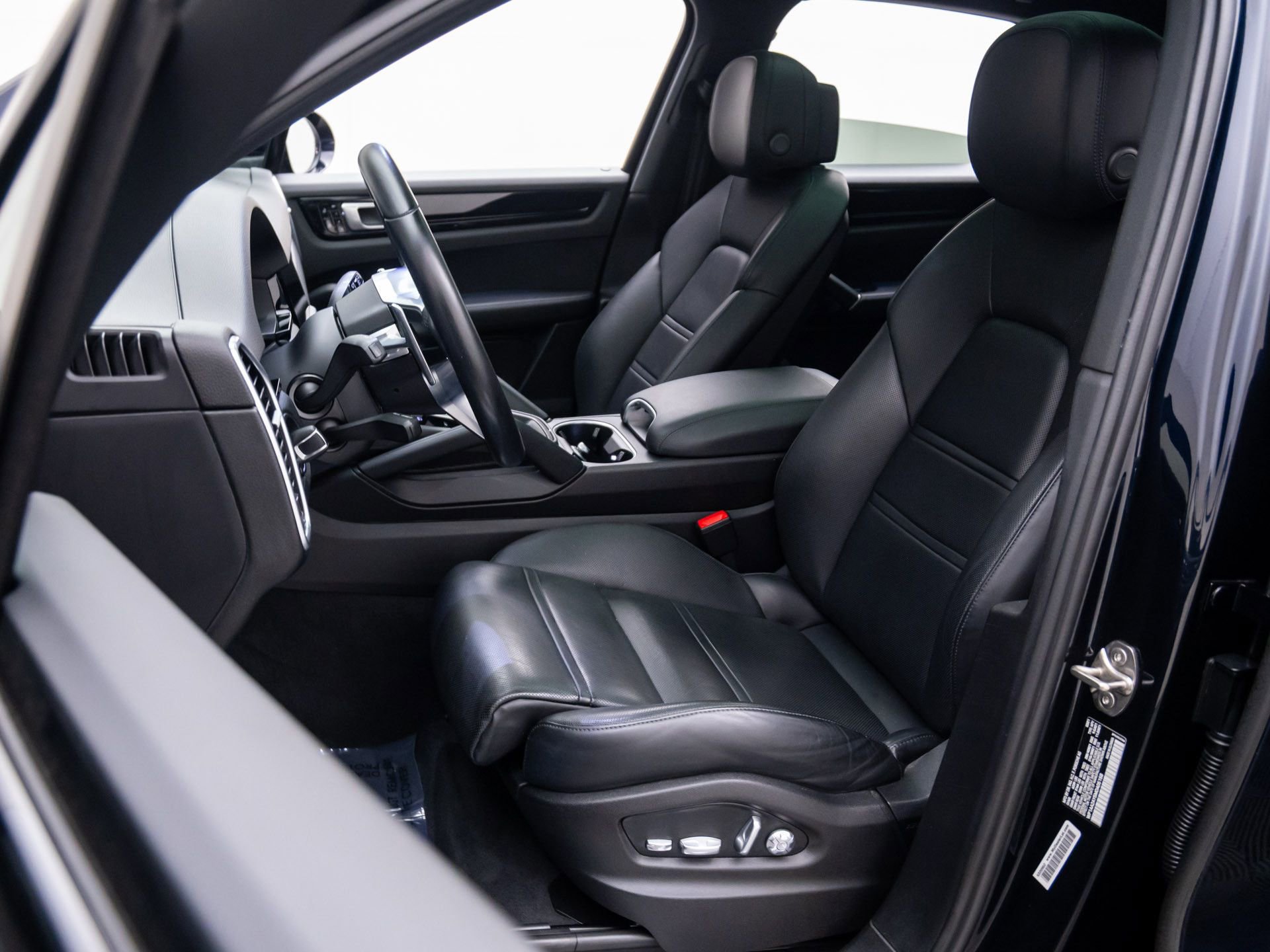 Certified 2021 Porsche Cayenne image 5