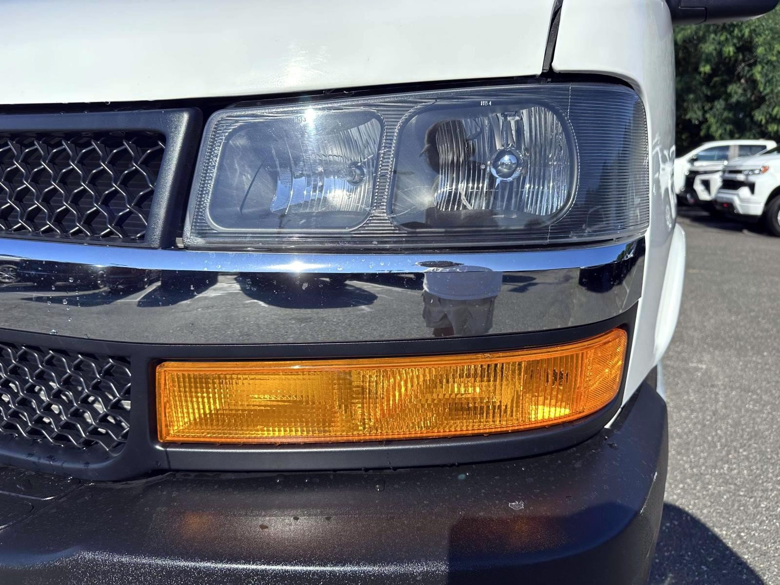 Used 2025 Chevrolet Express 2500 RWD image 7