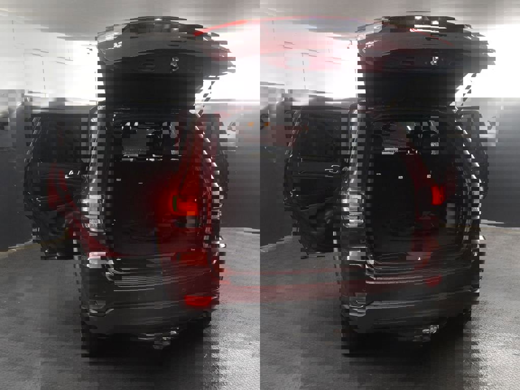 Used 2022 Jeep Grand Cherokee Laredo X image 38