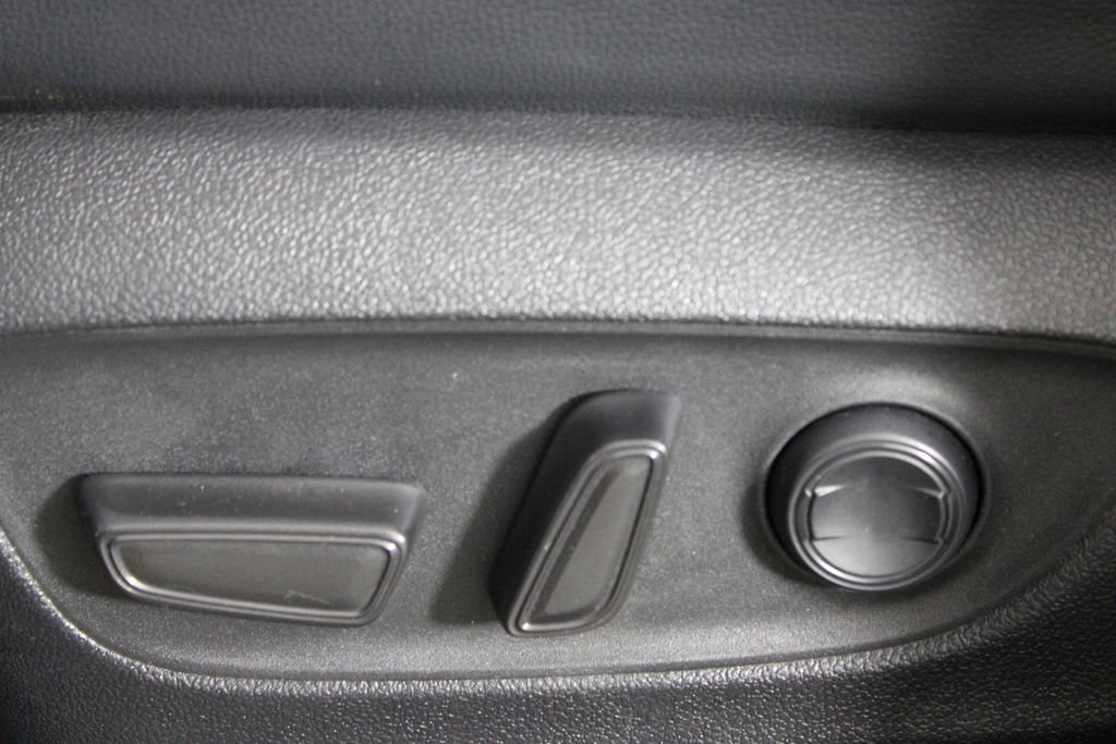 Used 2023 Toyota Highlander XLE FWD image 24