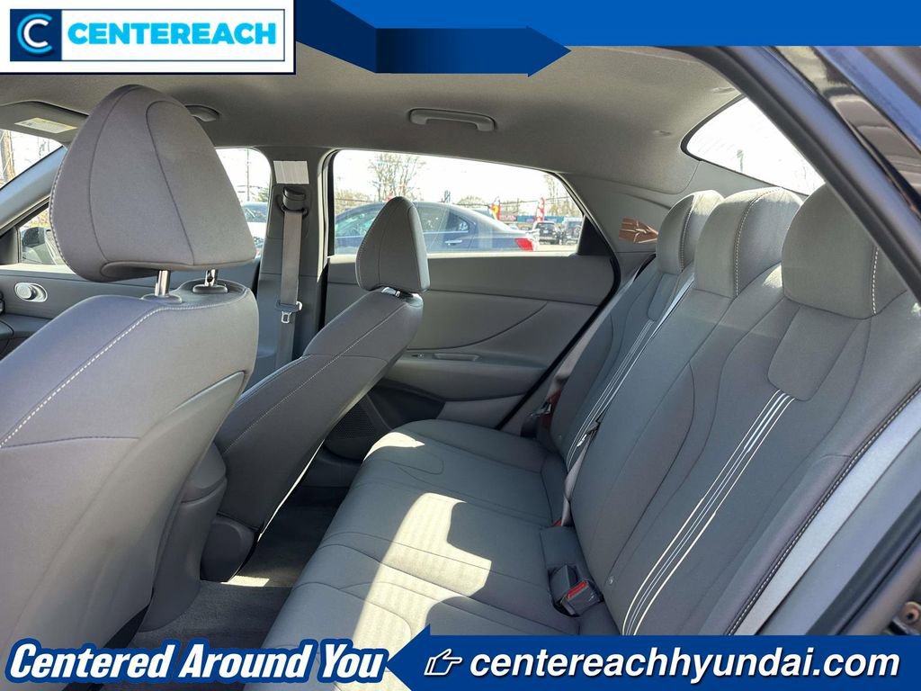 Used 2023 Hyundai Elantra SEL FWD image 9