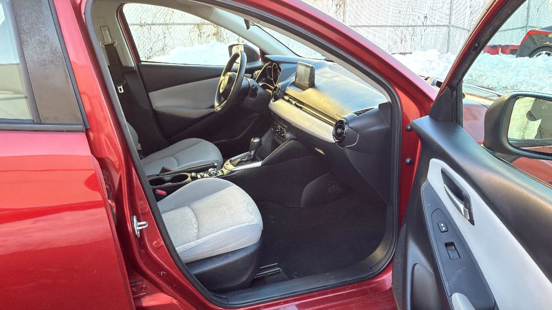 Used 2019 Toyota Yaris L FWD image 25