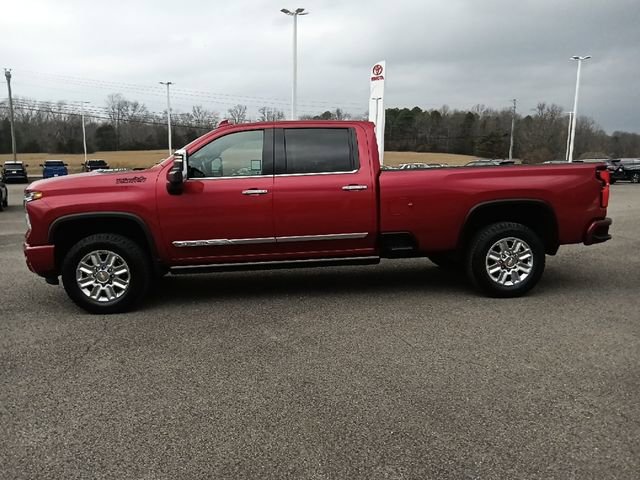 Used 2024 Chevrolet Silverado 2500 High Country w/ High Country Premium Package AWD/4WD image 6