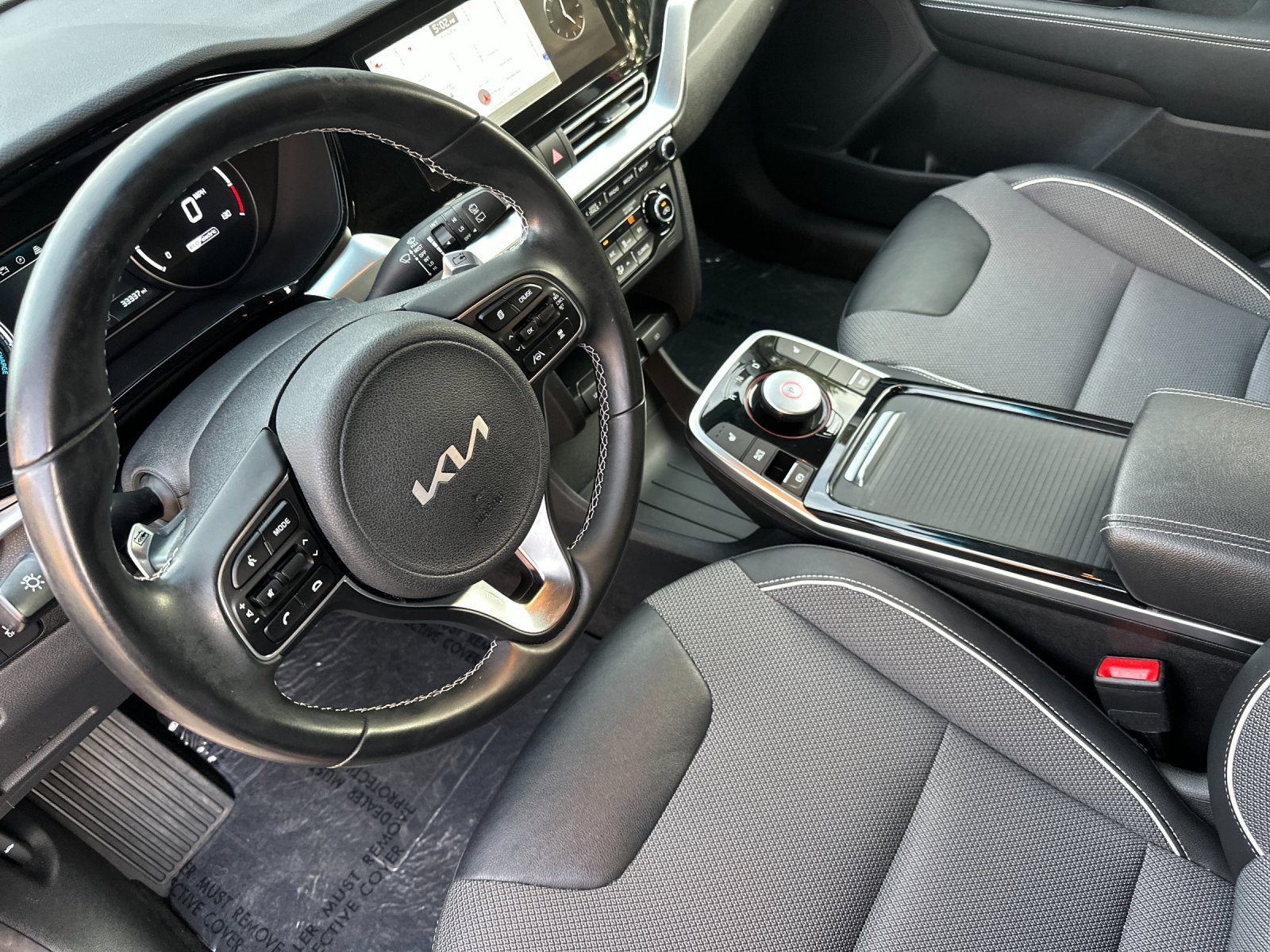 Used 2022 Kia Niro EX image 10