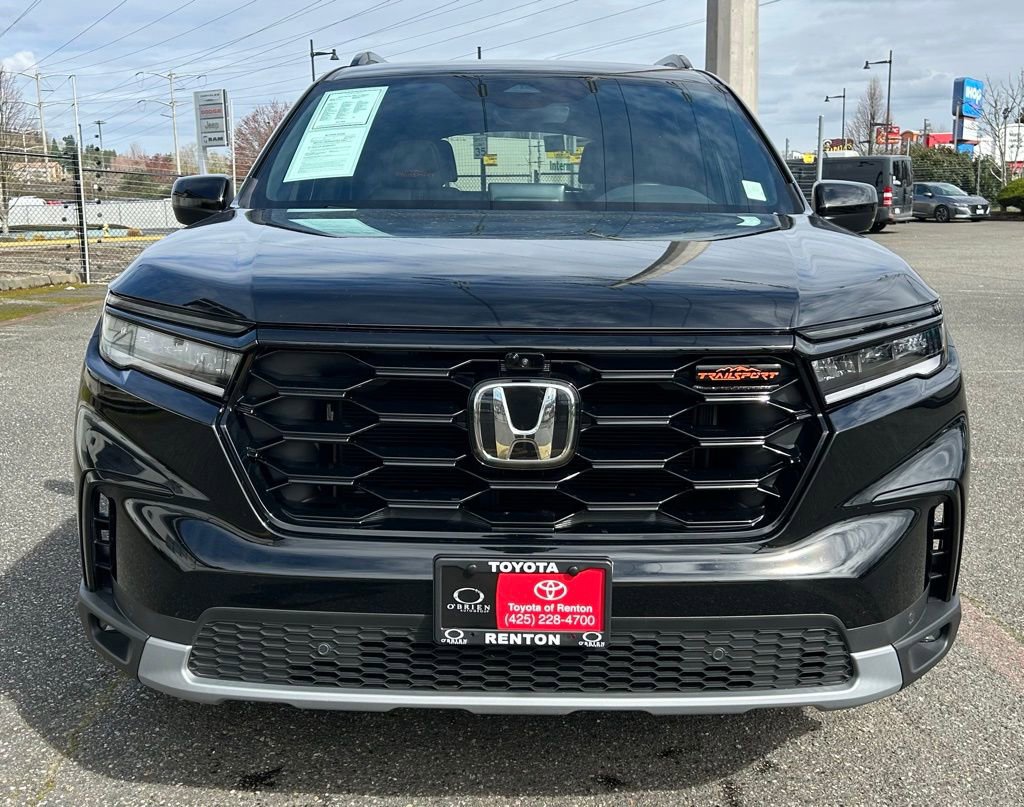 Used 2025 Honda Pilot TrailSport image 2