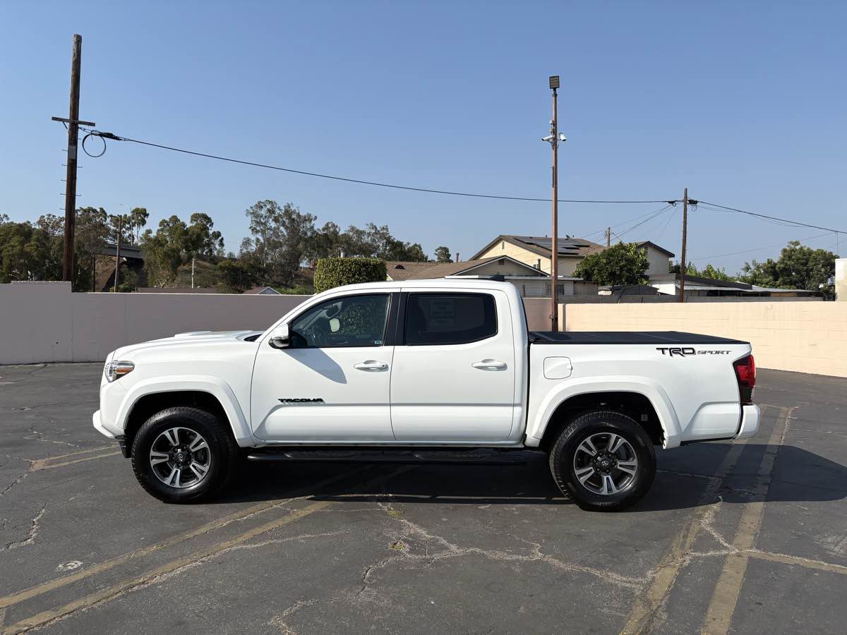 Used 2019 Toyota Tacoma TRD Sport image 11