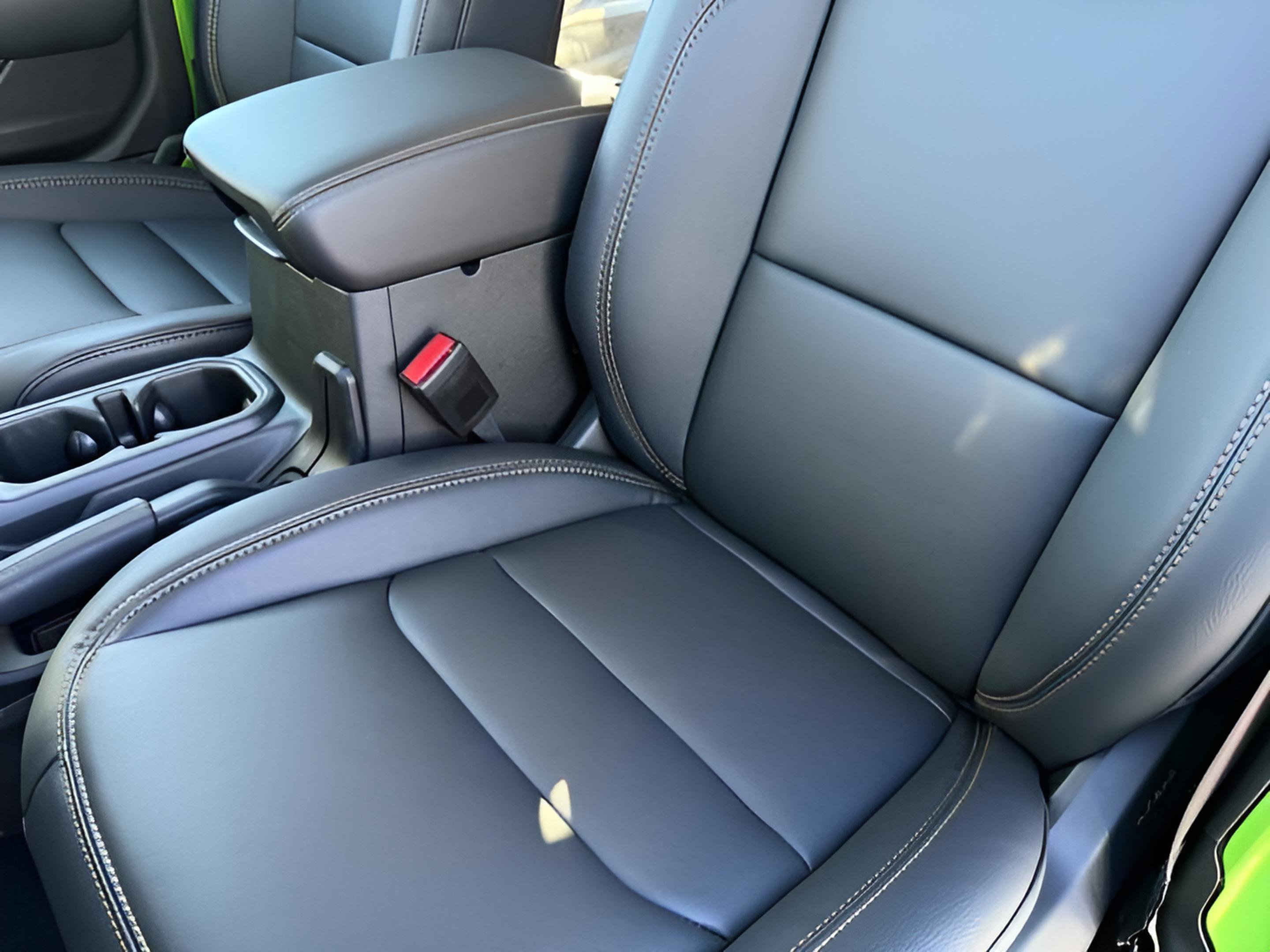 New 2025 Jeep Gladiator Sport image 30