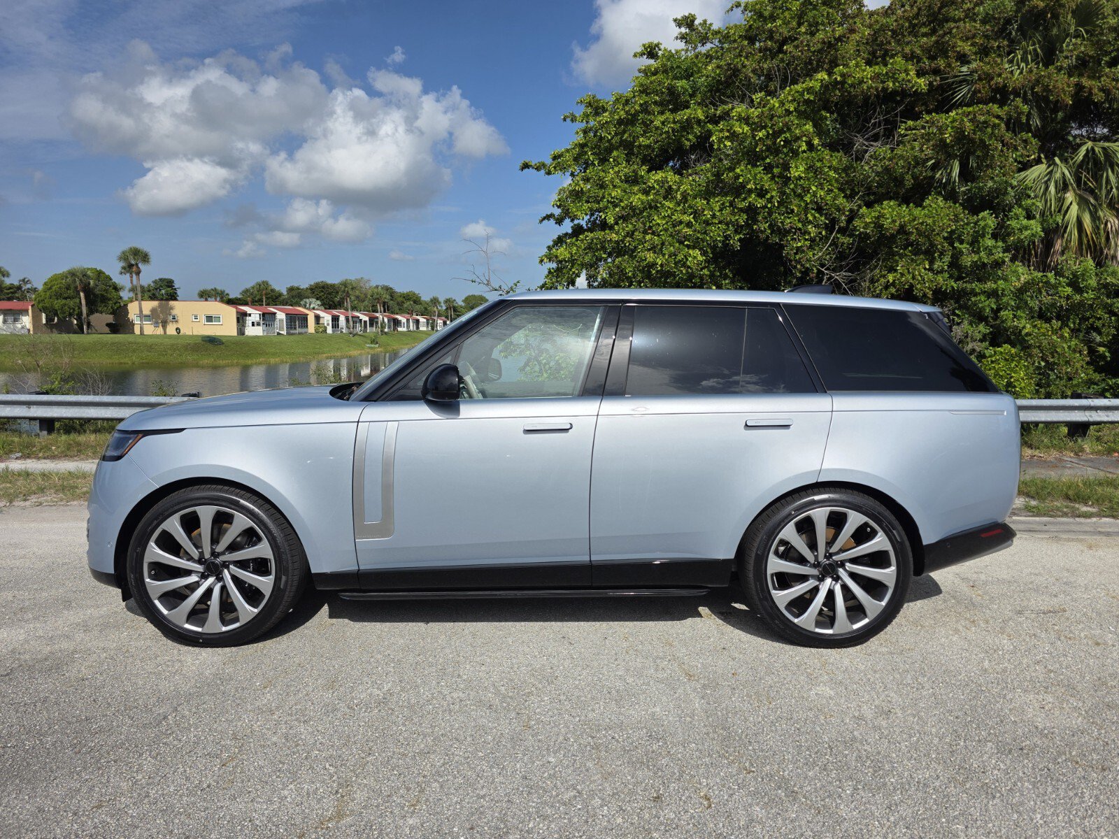 New 2026 Land Rover Range Rover Autobiography AWD/4WD image 7